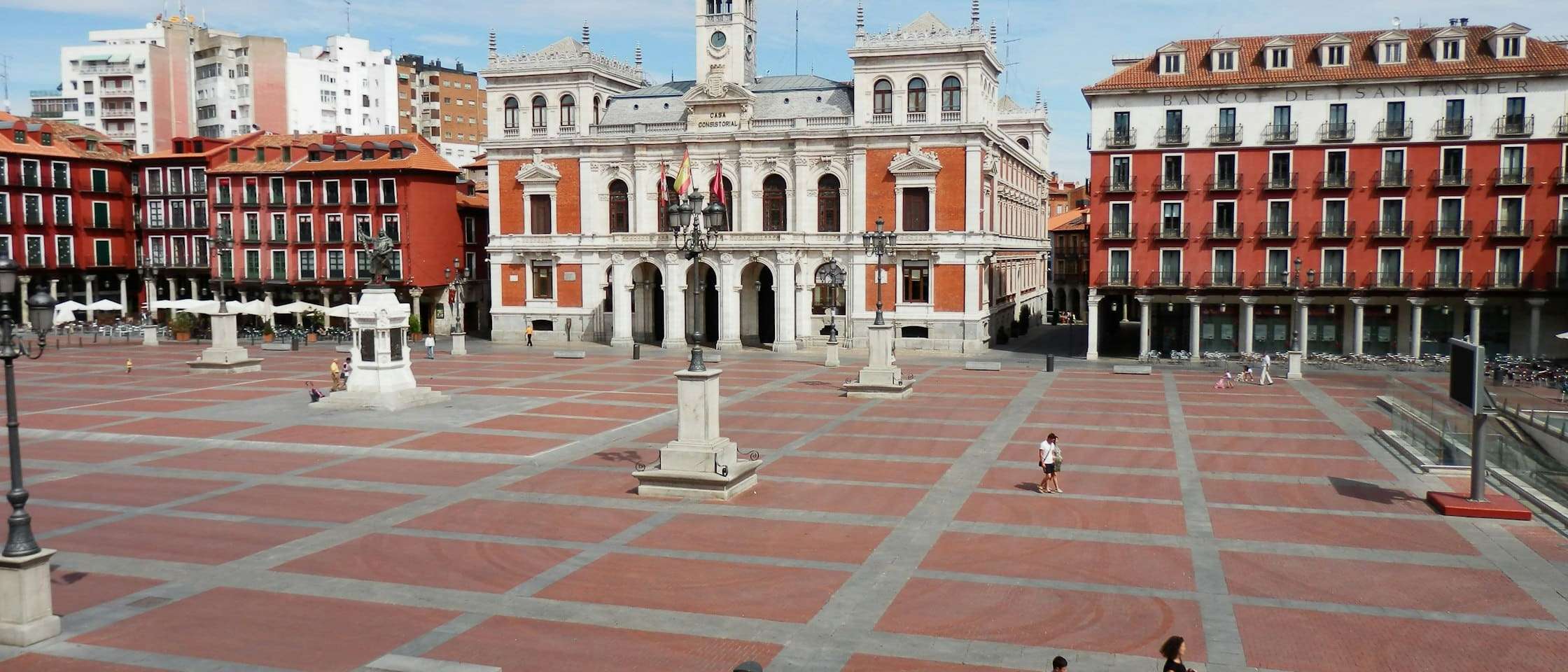 Plaza Mayor de Valladolid con el Ayuntamiento al fondo